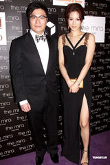 高清组图：唐英年何超琼李家诚夫妇出席募款晚宴