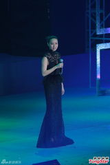 组图：张智霖重临福地 吴雨霏拒提旧受余文乐