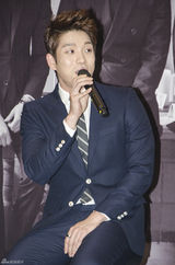 高清组图：2AM香港火热开唱 个人舞台技压全场