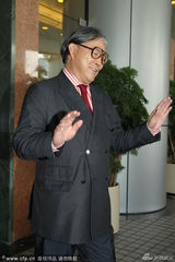 组图：郭晶晶产子 霍震霆接受采访心情大好