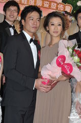 组图：谢婷婷安志杰甜蜜秀 对霆锋柏芝复合不表态