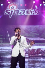 高清组图：新浪网络盛典 满江献唱《中华诵》