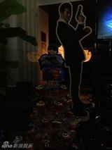 组图：黄晓明开生日派对 变身蝙蝠侠