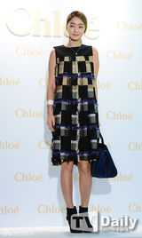 组图：李妍熙等靓装拼性感 韩彩英恢复曼妙身材