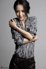 组图：佟丽娅时尚写真妩媚与气场并存