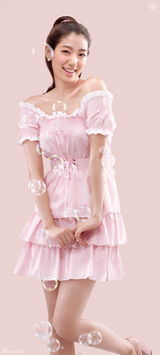 高清组图：李民浩朴信惠代言 粉红装秀冬日甜蜜