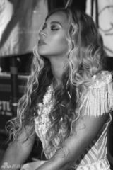 组图：碧昂斯巡演花絮曝光 渔网袜撅性感翘臀