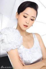 幻灯图：翁虹时尚造型曝光 宣传新书自称黄脸婆