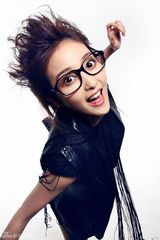 组图：陈一诺最新搞怪大片 造型夸张神似河东狮