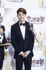 独家高清：李敏镐等亮相2013SBS演技大赏红毯