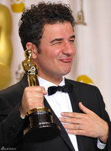 高清组图：奥斯卡后台获奖众星举金人光彩照人