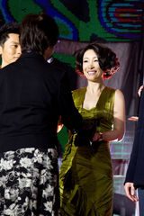 组图：秦海璐荣获志愿先锋奖 呼吁关注希望小学