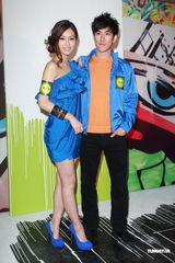 高清组图：李治廷文咏珊情侣装出席发布会