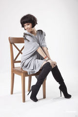 组图：卫诗新书《重生》写真曝光 坦露戒毒所生活