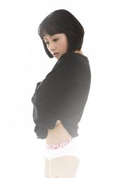 幻灯图：杨蓉拍足球写真 短发俏皮尽显青春靓丽