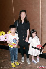 高清图：杨千嬅穿熊仔装为儿庆生 圈内好友到贺