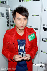 组图：李克勤郑伊健关楚耀等出席圣诞节倒数活动 