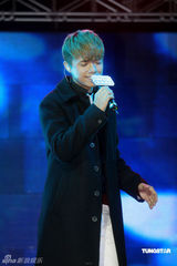 高清：众歌手跨年忙不停 阿Sa(蔡卓妍)陪市民倒数迎2010