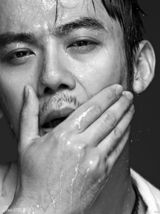 组图：芦芳生湿身大片眼神迷离男人味十足