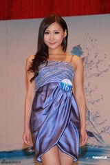 组图：20位亚姐性感亮相秀美腿 否认被逼剃毛