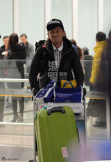 组图：董璇王宝强等众星返京 陈思成夫妇未归