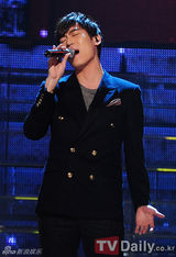 组图：泫雅MissA金钟国等出演《M Countdown》