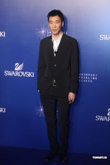 组图：黄立行否认与徐静蕾婚讯 称妨碍结识新女生