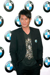 幻灯图：古天乐提环保选车 Angelababy澄清未隆胸