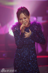 幻灯图：彭佳慧北京发片 齐秦助阵对唱情歌