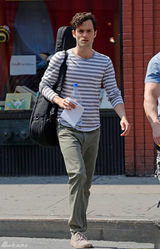 组图：《绯闻女孩》片场 布莱克花短裙秀长腿