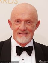 组图：《绝命毒师》男星乔纳森-班克斯精神矍铄