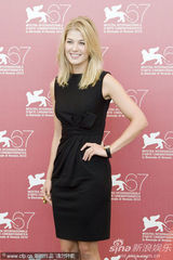 《巴尼的人生》记者会  女演员罗莎蒙德和男星谈笑