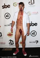 组图：亚当兰伯特变白发吸血鬼 真人秀明星血腥抢镜