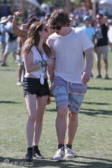 组图：罗伯茨侄女艾玛性感旧照 身高仅1.55米