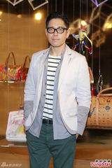 组图：许志安求狗仔队放过 JW久未见老板黎明