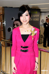 组图：邓紫棋出席开幕礼 将推新碟心情紧张