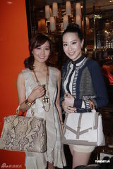 组图：汪诗诗出席新店开幕礼 力挺甄子丹认真专业