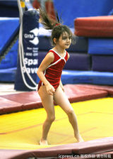 组图：小苏瑞猛练体操 奥运“种子”初长成
