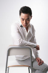 组图：演员董易晋拍朴实写真 艺术天才性感优雅