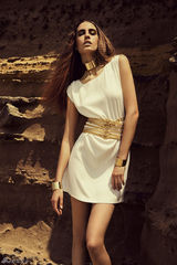 组图：丹麦超模娜嘉-本德透视装美胸隐现