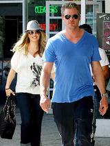 幻灯图集：伊娃出席欧莱雅庆典 罗伯茨现身巴厘岛