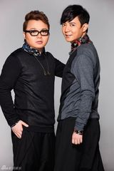 组图：声音乐团写真曝光 黑色潮装变酷大叔