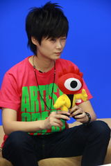 高清组图：李宇春做客聊新专辑 表情丰富尽情搞怪