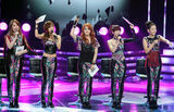 高清组图：韩人气组合KARA新专辑首唱 性感秀歌舞