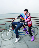 组图：于小彤蒋梦婕穿越水乡 浪漫相约情人节