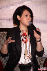 组图：刘若英为新专辑庆功 低调谈婚姻生活