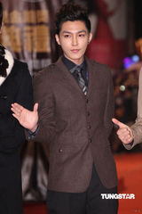 组图：金钟奖红毯飞轮海帅气亮相 任颁奖嘉宾