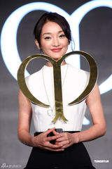 组图：周迅代言捞千万 皮肤过敏私下不化妆