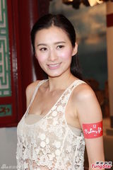 组图：马国明为宣传无惧绯闻 李诗韵秀一字马