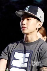 组图：朴宰范任B-boy大使 臂部纹身抢眼